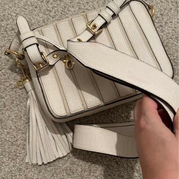 Michael kors camera bag purse **tags still attached** read description - Picture 4 of 6